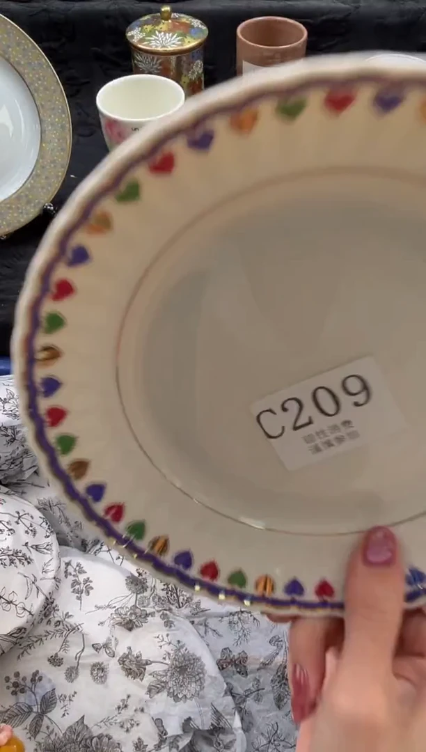 瓷片?****?       C209