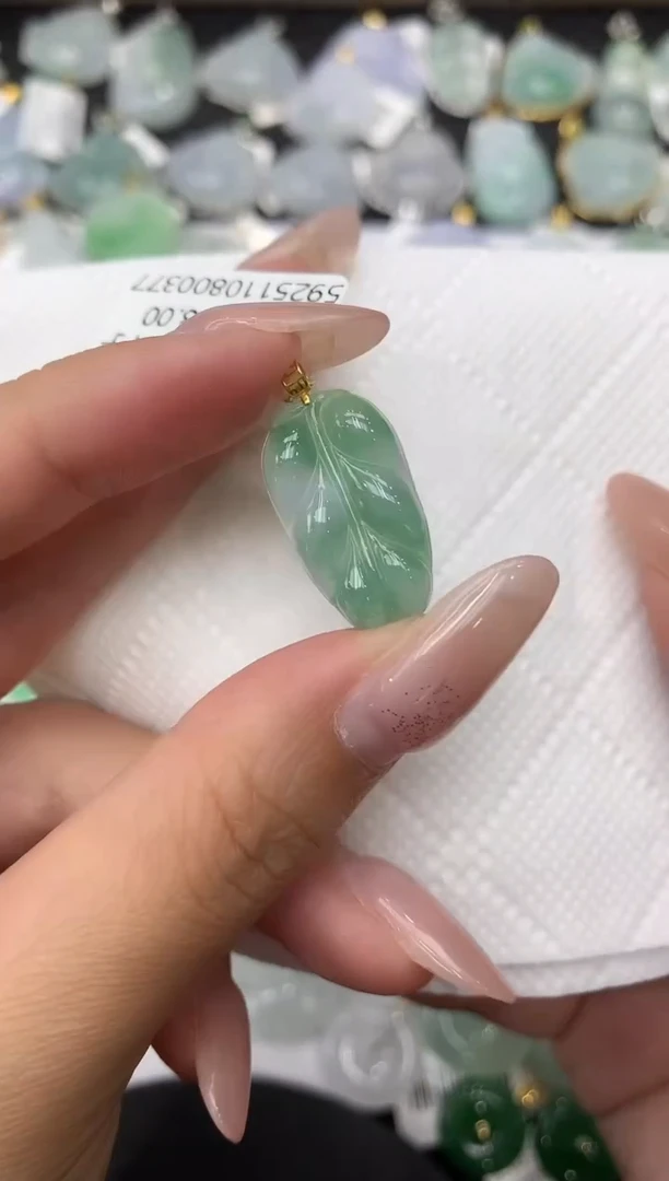 颈饰18K金镶嵌翡翠 1111111111