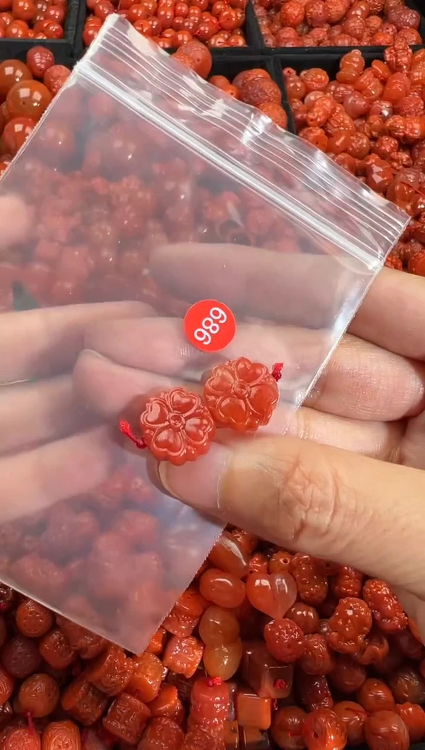 南红玛瑙未镶嵌颈饰1