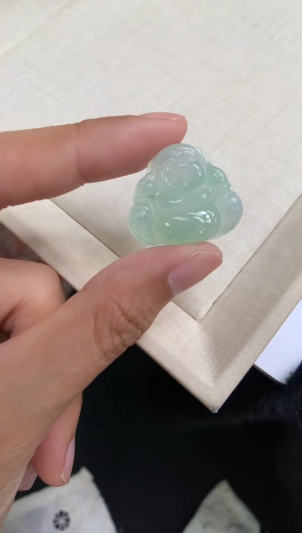 翡翠未镶嵌颈饰佛公