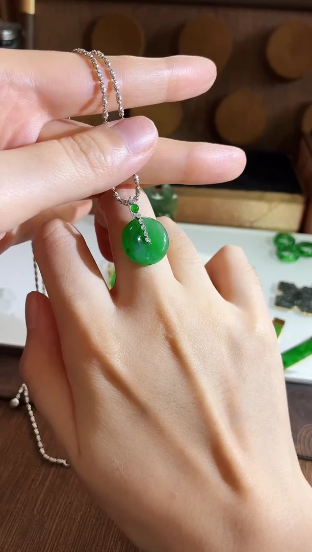 吊坠(不含链)18K金镶嵌翡翠吊坠