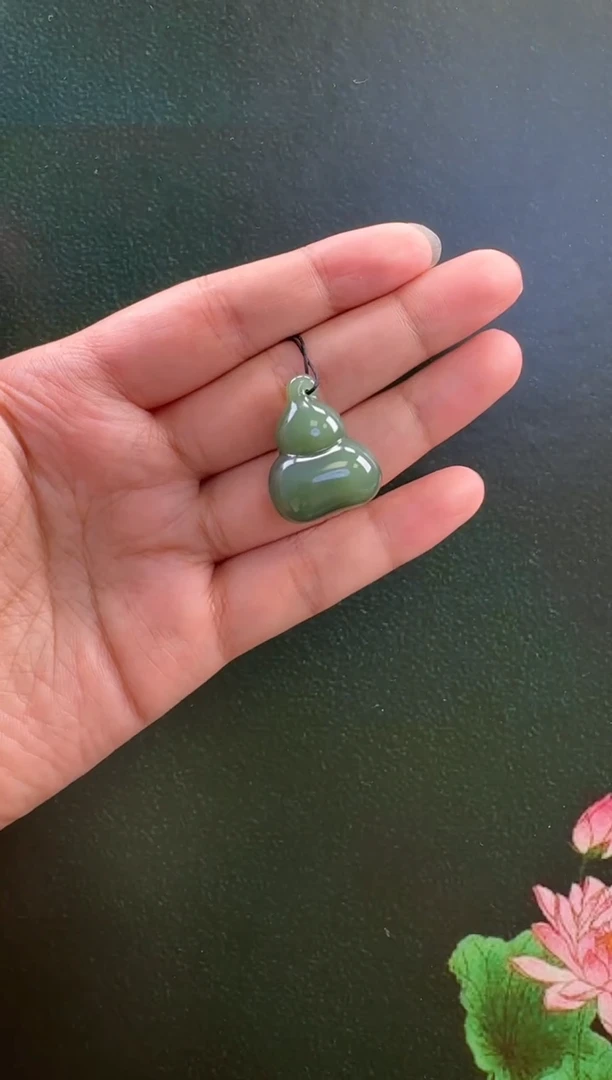 颈饰未镶嵌和田玉吊坠