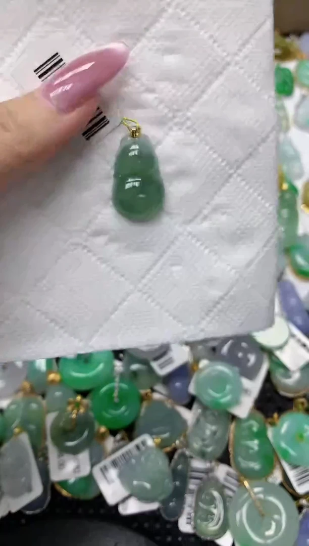 翡翠18K金镶嵌颈饰1111111111