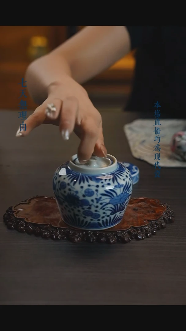 宁封窑青花鱼藻盖壶