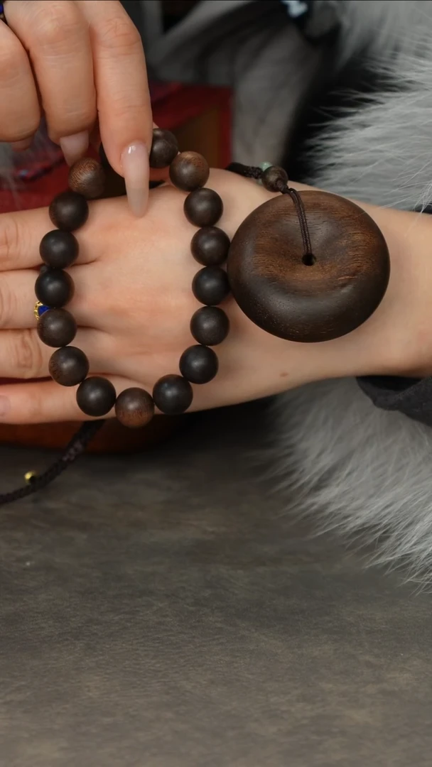 【闪购商品】沉香手串沉水富森红土1.2土沉料搭沉香木雕平安扣