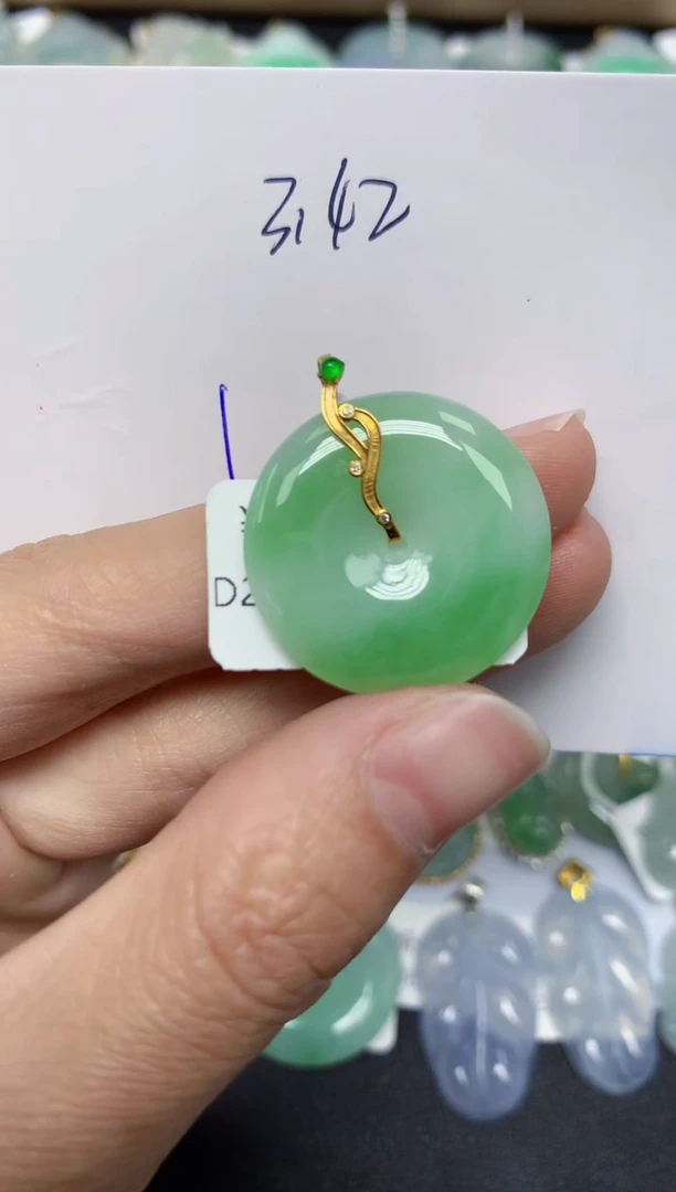 【闪购商品】翡翠颈饰18K金镶嵌 天然翡翠A货