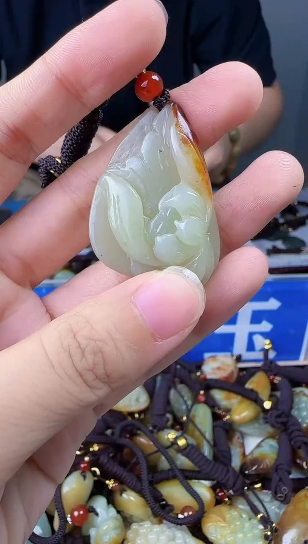 和田玉未镶嵌颈饰1