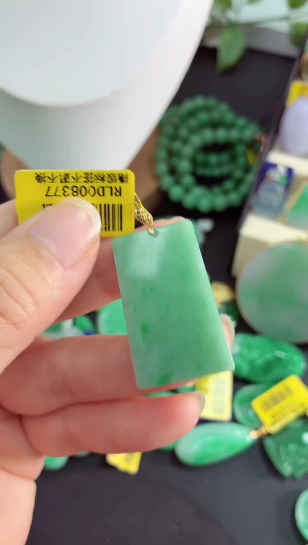 吊坠(不含链)18K金镶嵌翡翠挂件