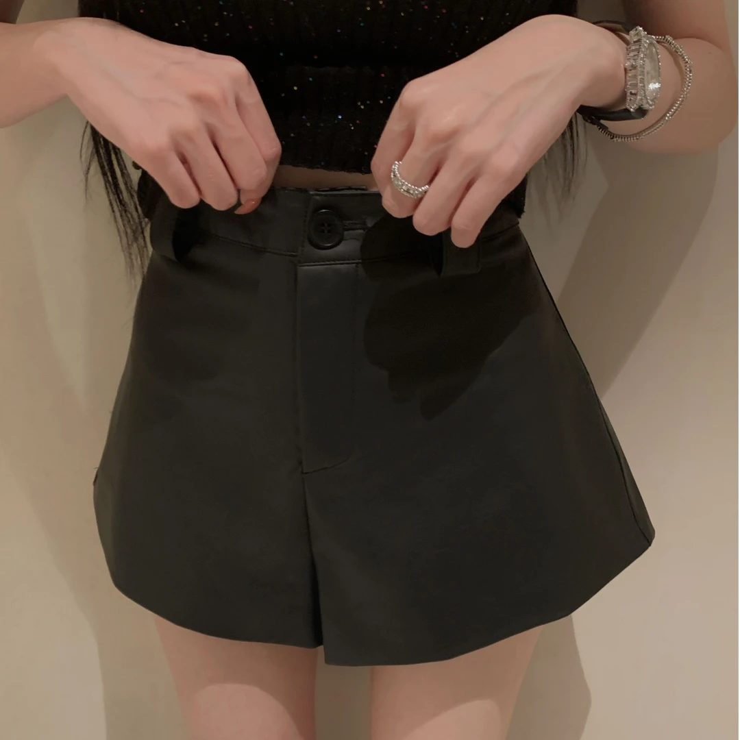 【韩模比例】复古时髦黑色通勤减龄高腰PU皮气质阔腿短裤休闲遮跨