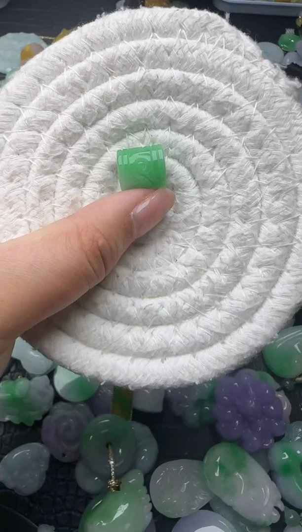 颈饰未镶嵌翡翠缅甸翡翠吊坠