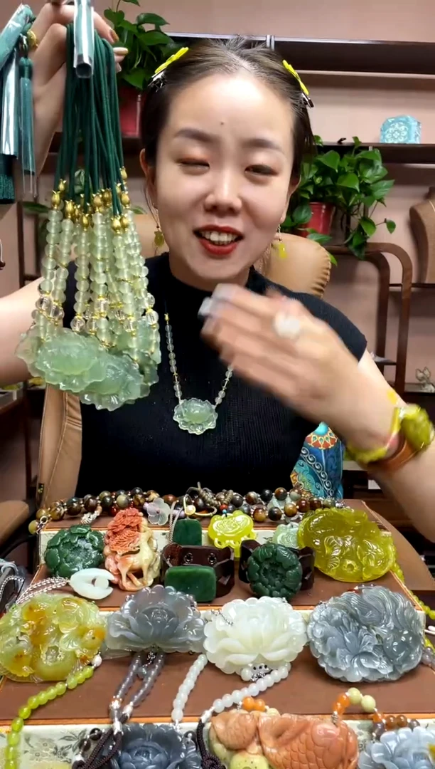未镶嵌岫玉吊坠多样性发货发其中之一