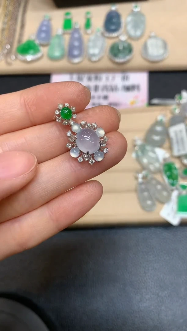 【闪购商品】翡翠颈饰18K金镶嵌蛋面【无服务费】