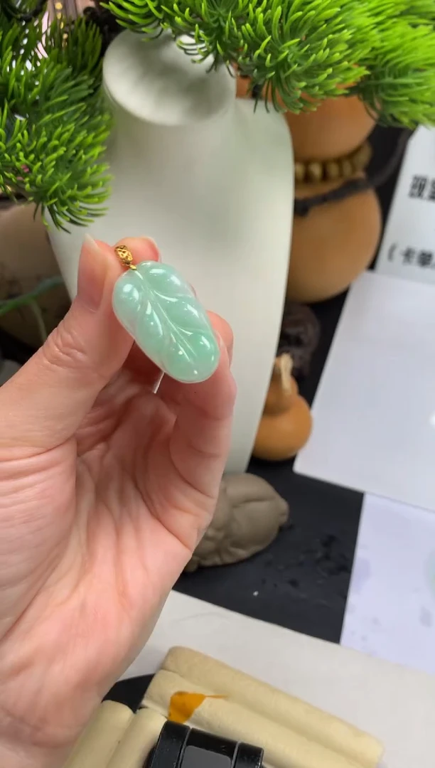 颈饰18K金镶嵌翡翠【****】---120757