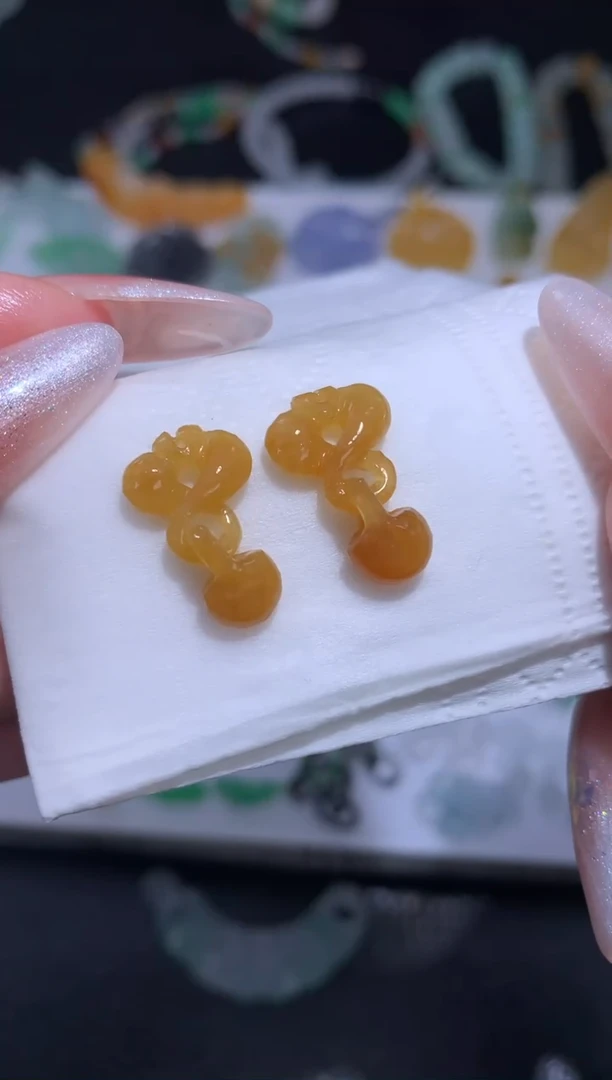 未镶嵌定制翡翠一对环环
