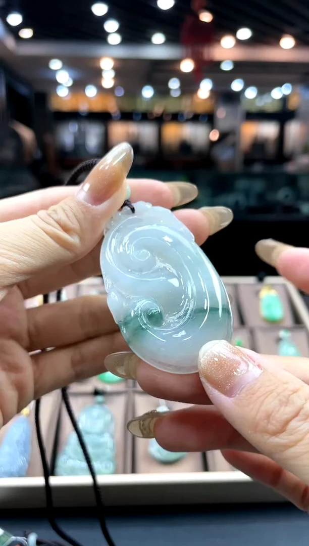 【闪购商品】翡翠颈饰未镶嵌如意