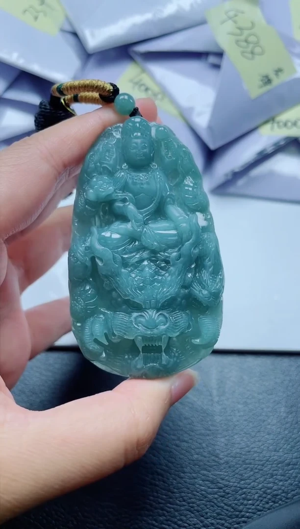 翡翠未镶嵌颈饰