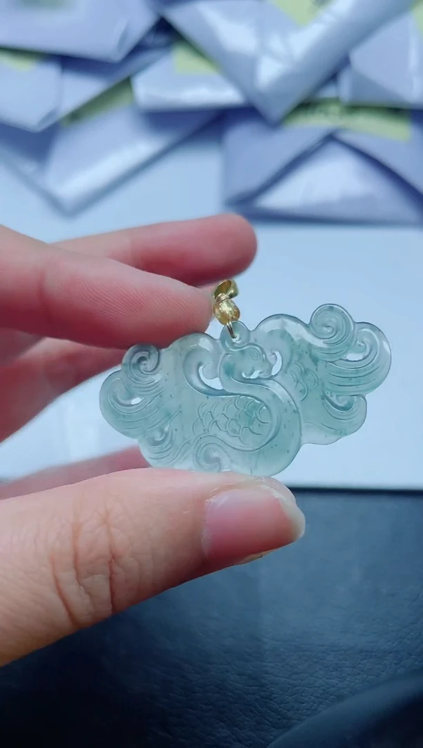 翡翠未镶嵌颈饰