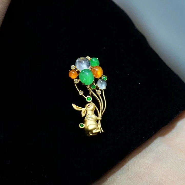 [飞屋环游记]18k金镶嵌翡翠彼得兔胸针吊坠两用款气质轻奢时尚