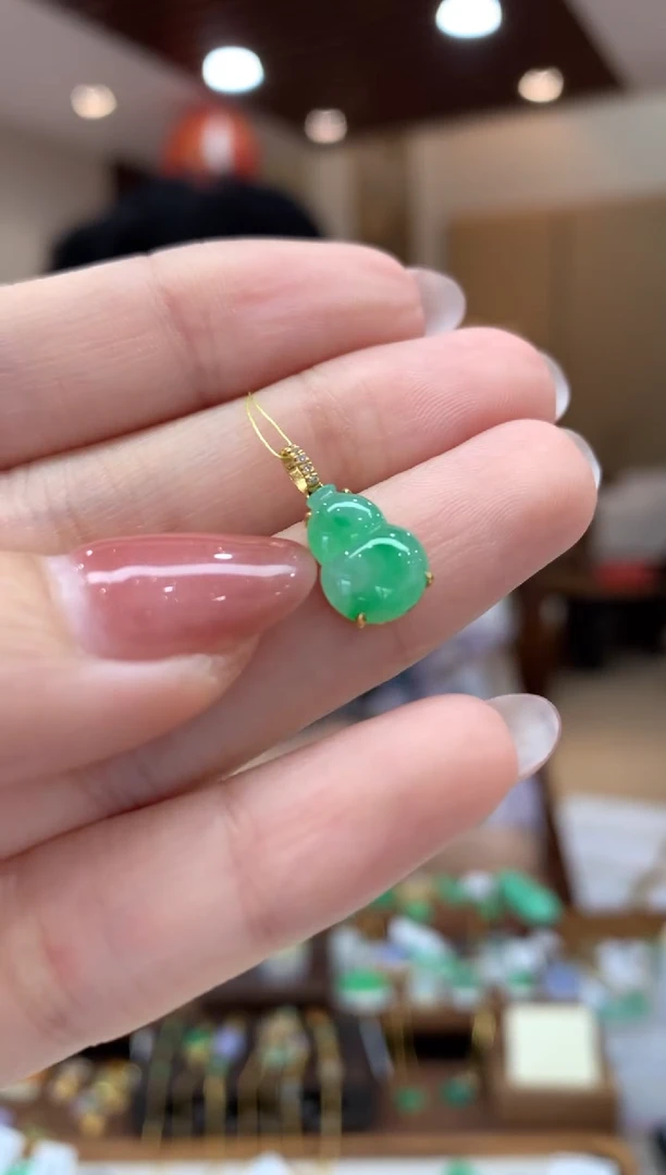 翡翠18K金镶嵌吊坠(不含链)葫芦