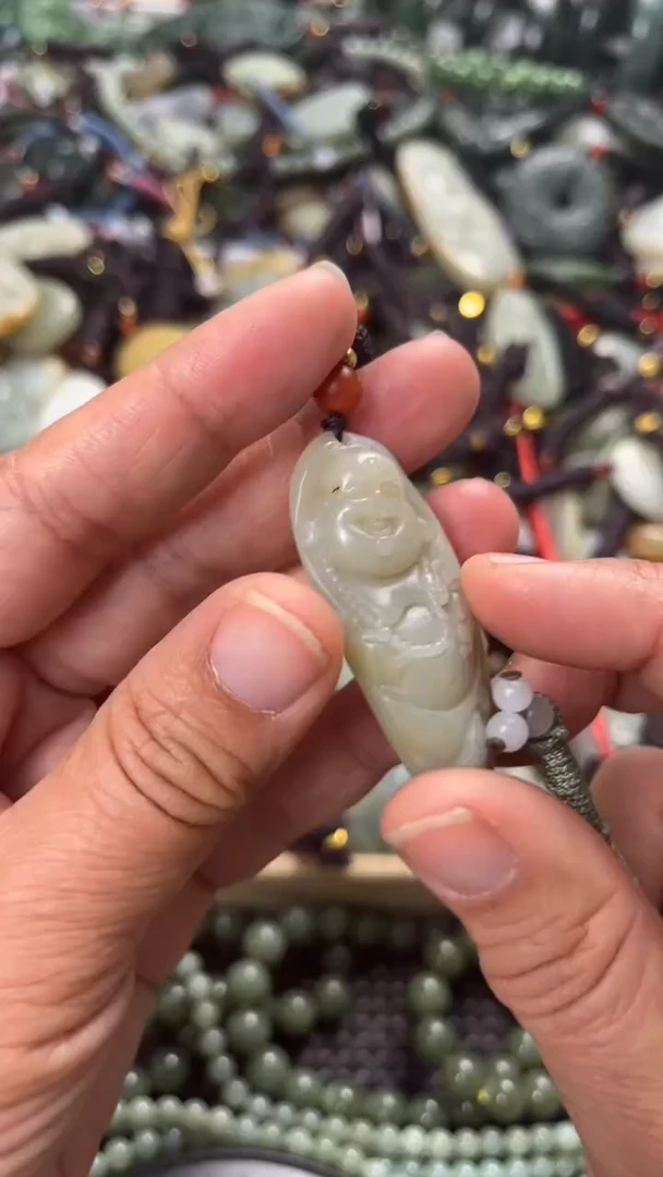 【闪购商品】和田玉颈饰未镶嵌多样性发货没有证书，拍一发一.有瑕