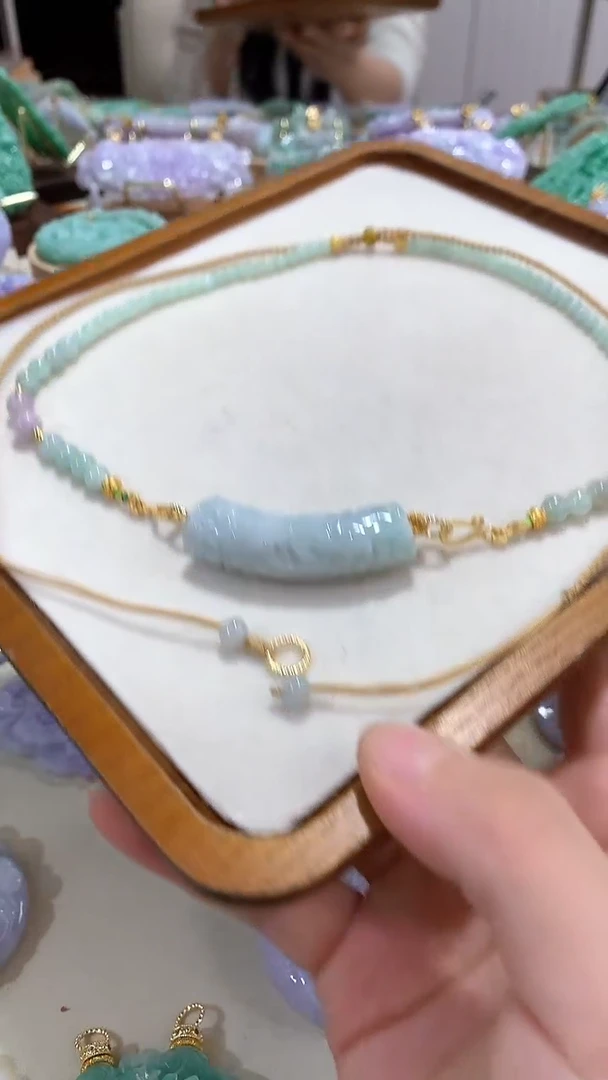 颈饰未镶嵌翡翠吊坠