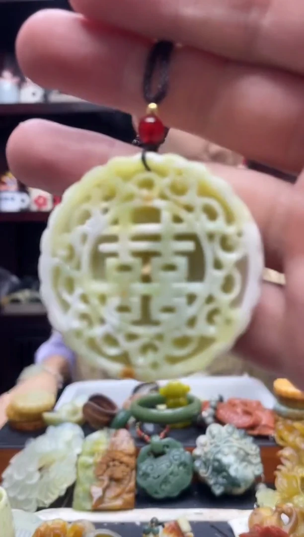 未镶嵌岫玉吊坠·
