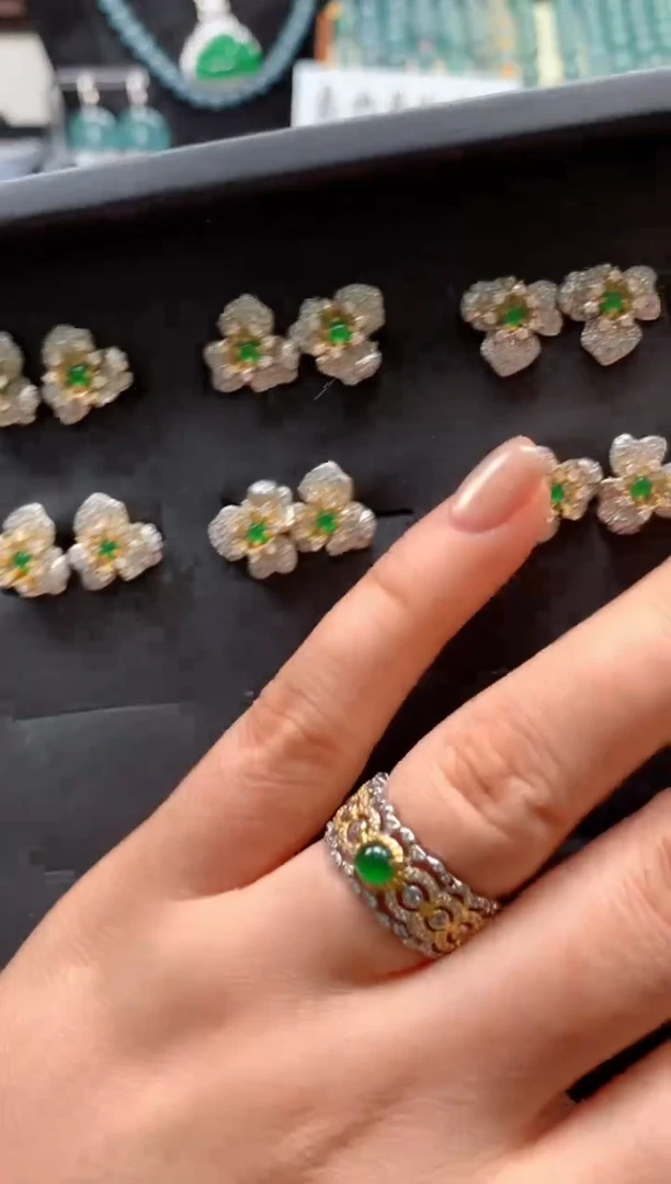 翡翠银S925镶嵌颈饰多样性发其一（耳钉320041）不退