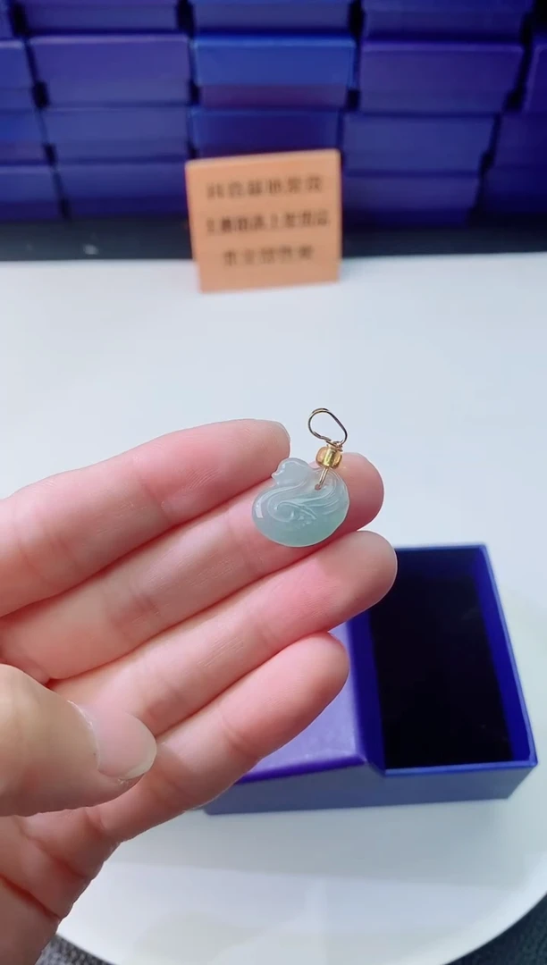 翡翠未镶嵌颈饰