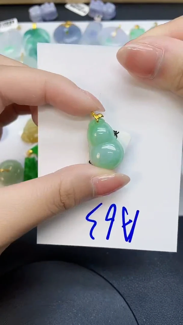 翡翠18K金镶嵌颈饰0000000000