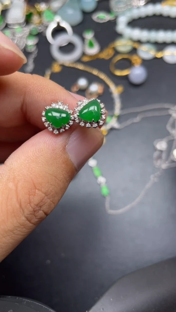 翡翠18K金镶嵌颈饰FOCE寄售不退换