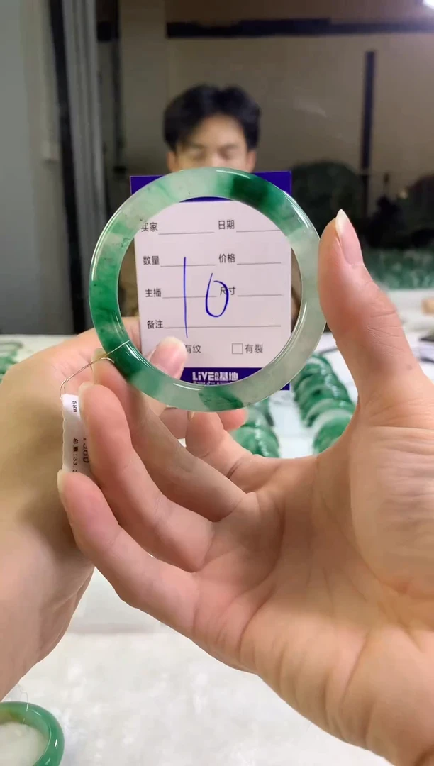 未镶嵌手镯石英质玉（非洲翠）60