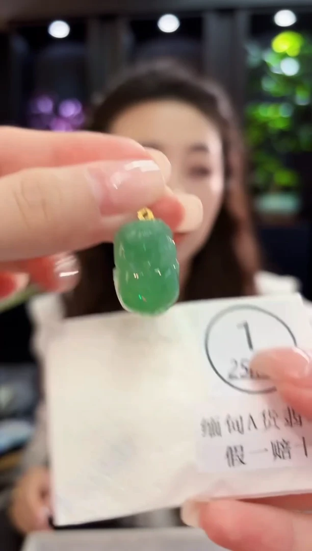 颈饰18K金镶嵌翡翠 缅料A货/支持复检/一件