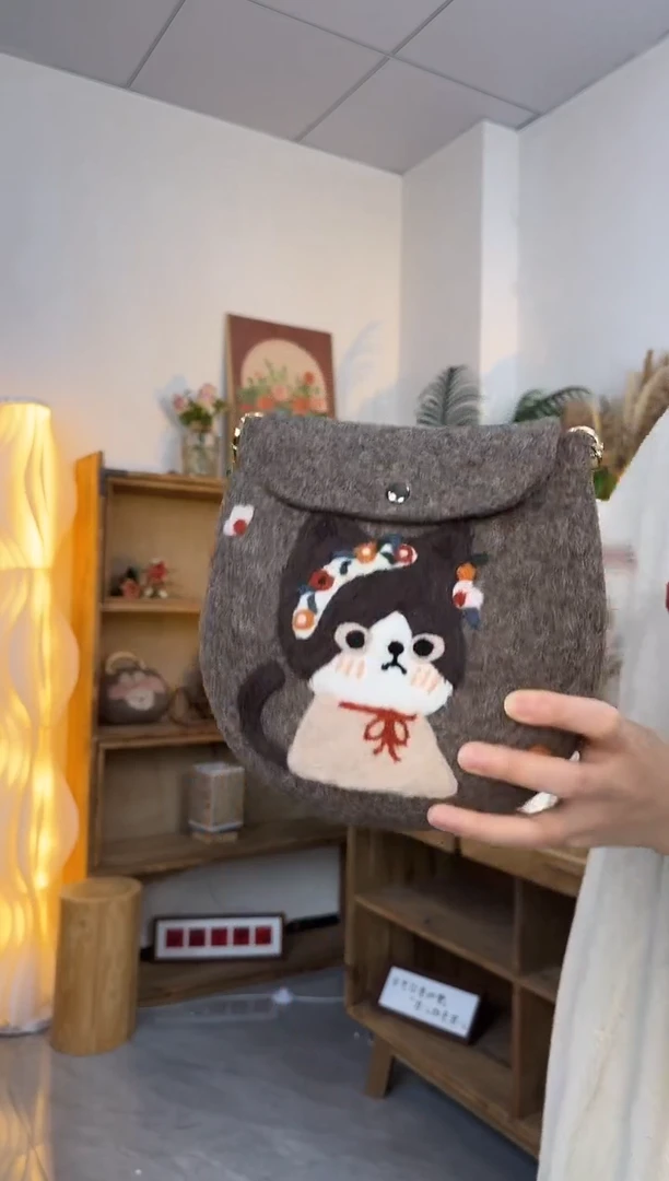 羊毛非遗纯手工包  蛋蛋包花环猫咪