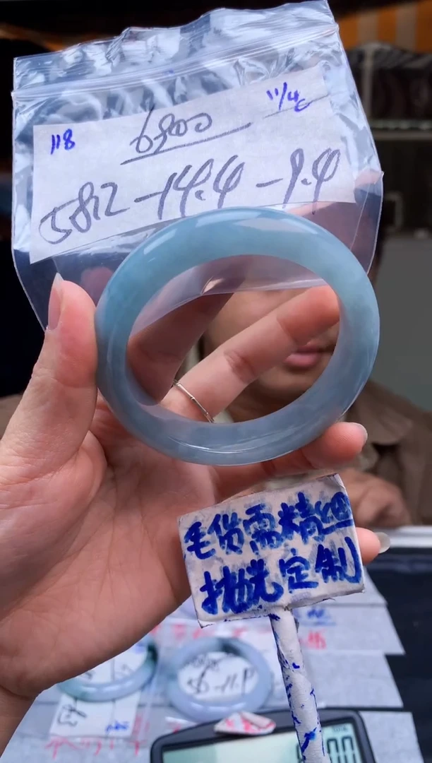 定制翡翠未镶嵌118毛货需精细抛光手镯多样性拍一发一