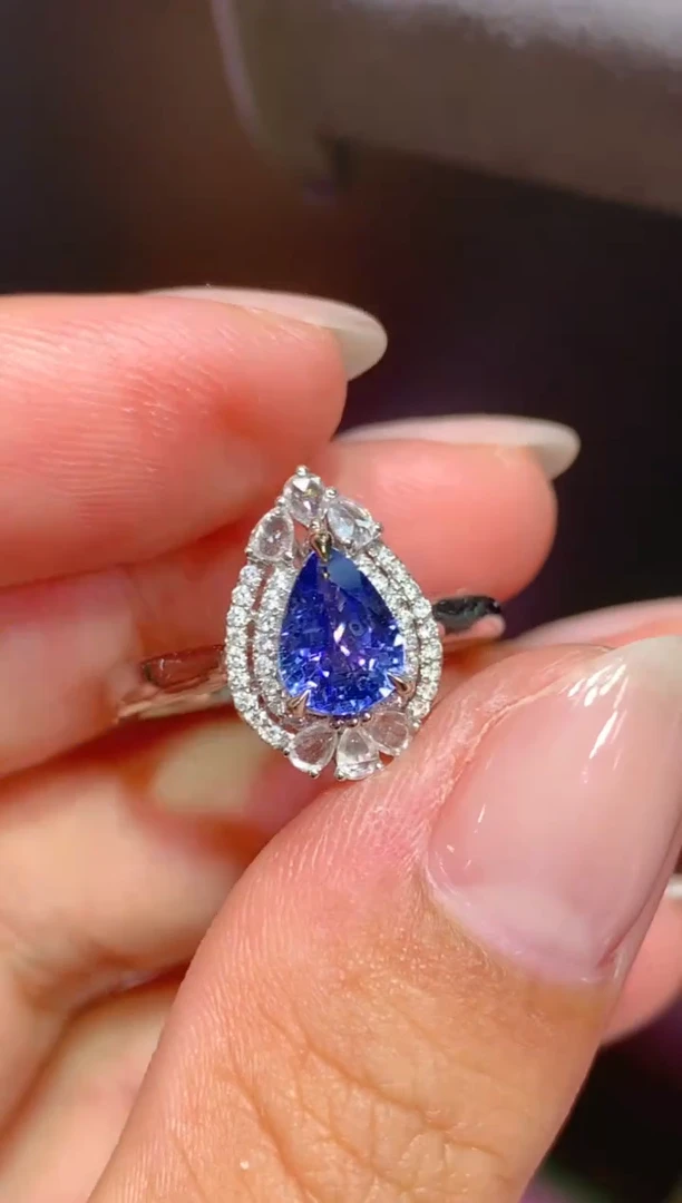 戒指蓝宝石18K金镶嵌1.03CT