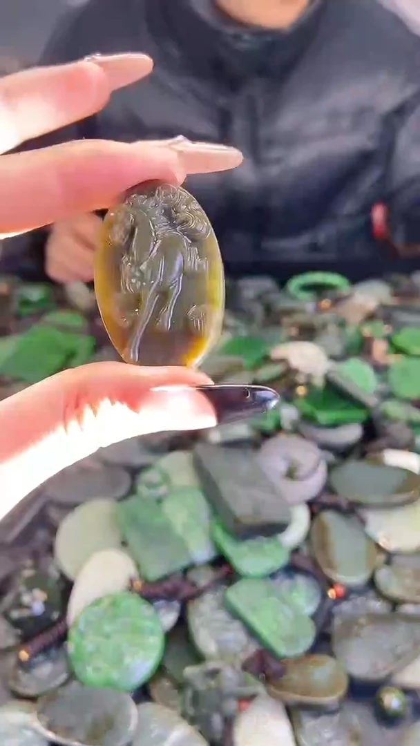 颈饰未镶嵌和田玉1