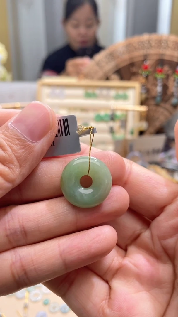 【闪购商品】翡翠颈饰18K金镶嵌甜甜圈
