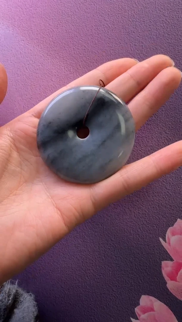 颈饰未镶嵌和田玉吊坠