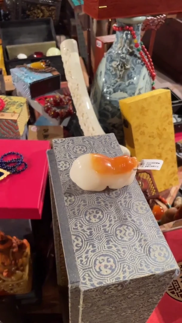 未镶嵌和田玉挂件黄白貔貅