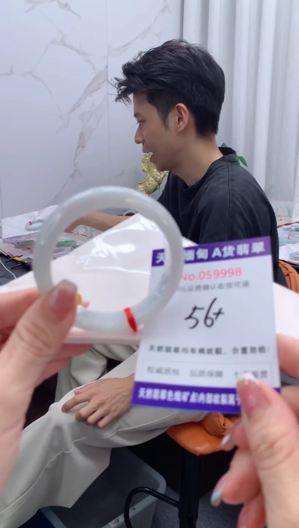 翡翠手镯未镶嵌有纹，完美者勿拍
