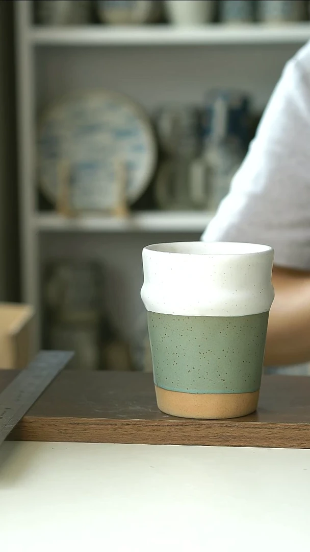 微瑕出丹麦植物釉绿白拼手握杯300ml@4-2@