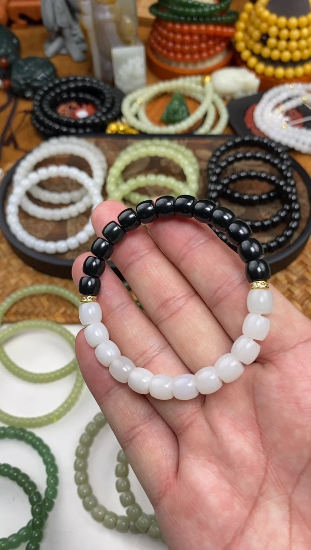 颈饰未镶嵌和田玉手串