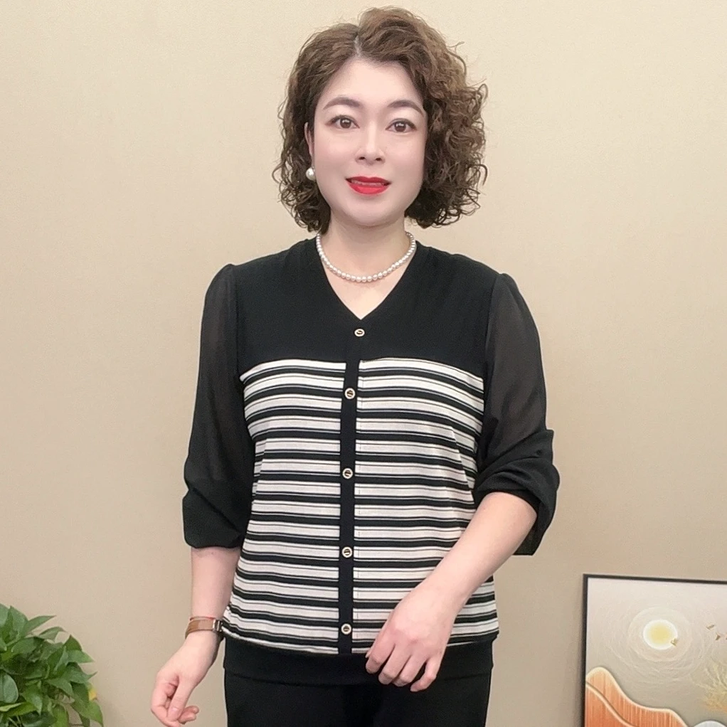 2025春季妈妈装长袖时尚洋气质显瘦减龄显瘦宽松百搭潮牌V领条纹