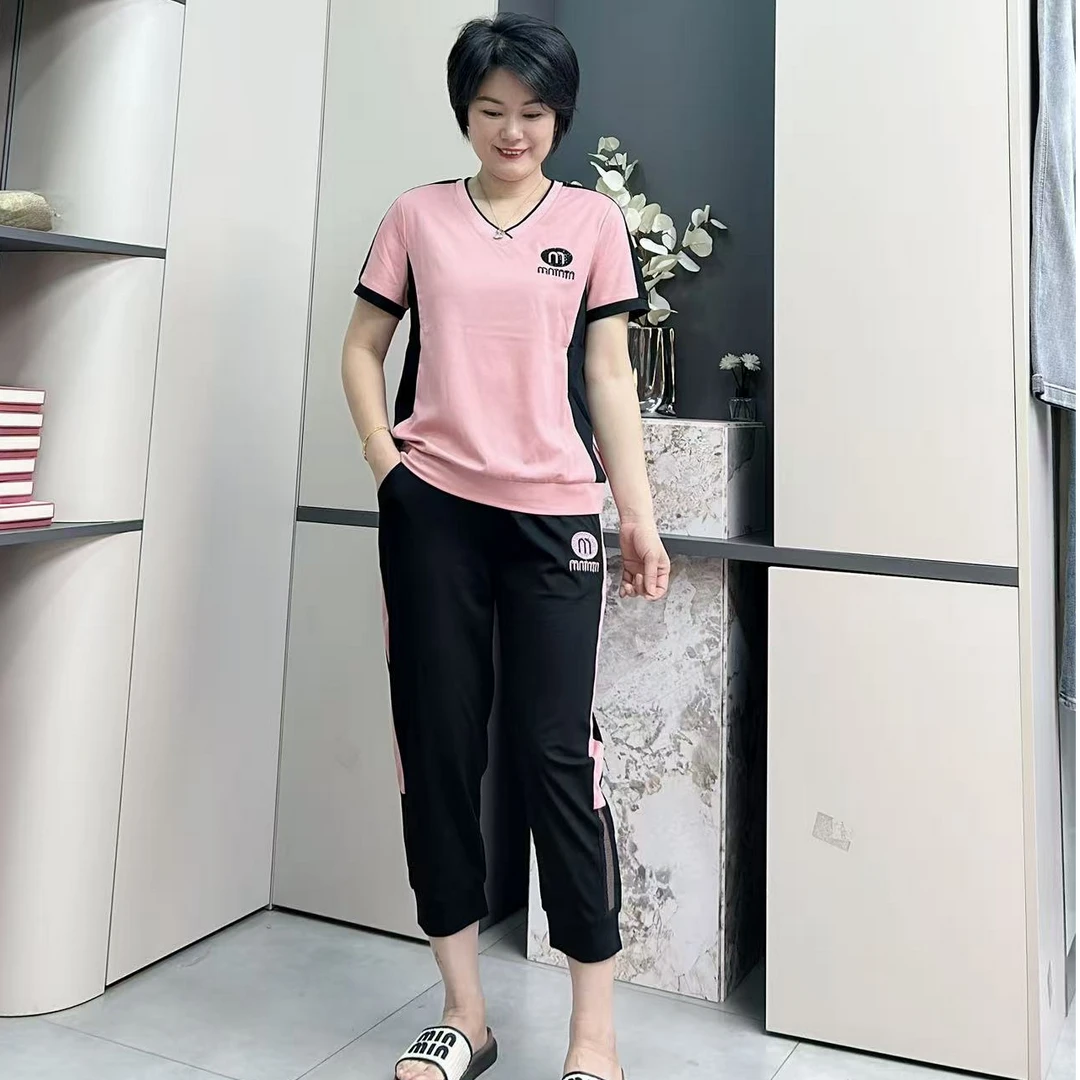 8635时尚拼色运动减龄套装