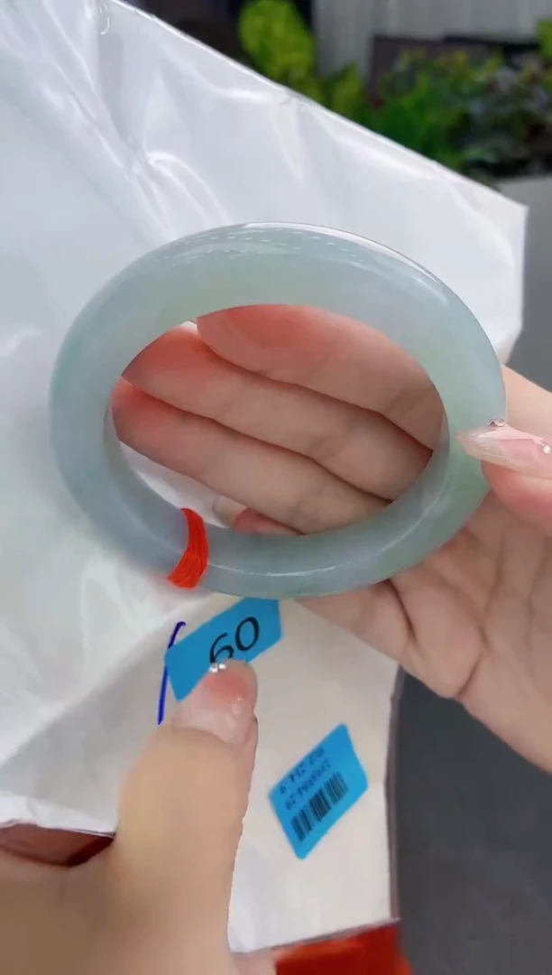 翡翠手镯未镶嵌翡翠手镯