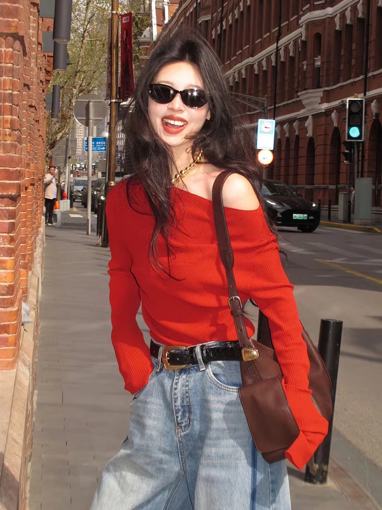 港风复古chic红色上衣长袖斜肩针织衫女秋季时髦炸街露肩薄款毛衣