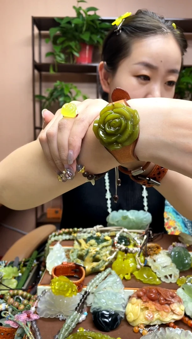 未镶嵌岫玉吊坠多样性发货发其中之一