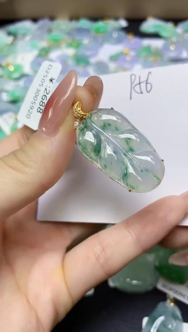 翡翠18K金镶嵌颈饰 天然缅甸翡翠A货