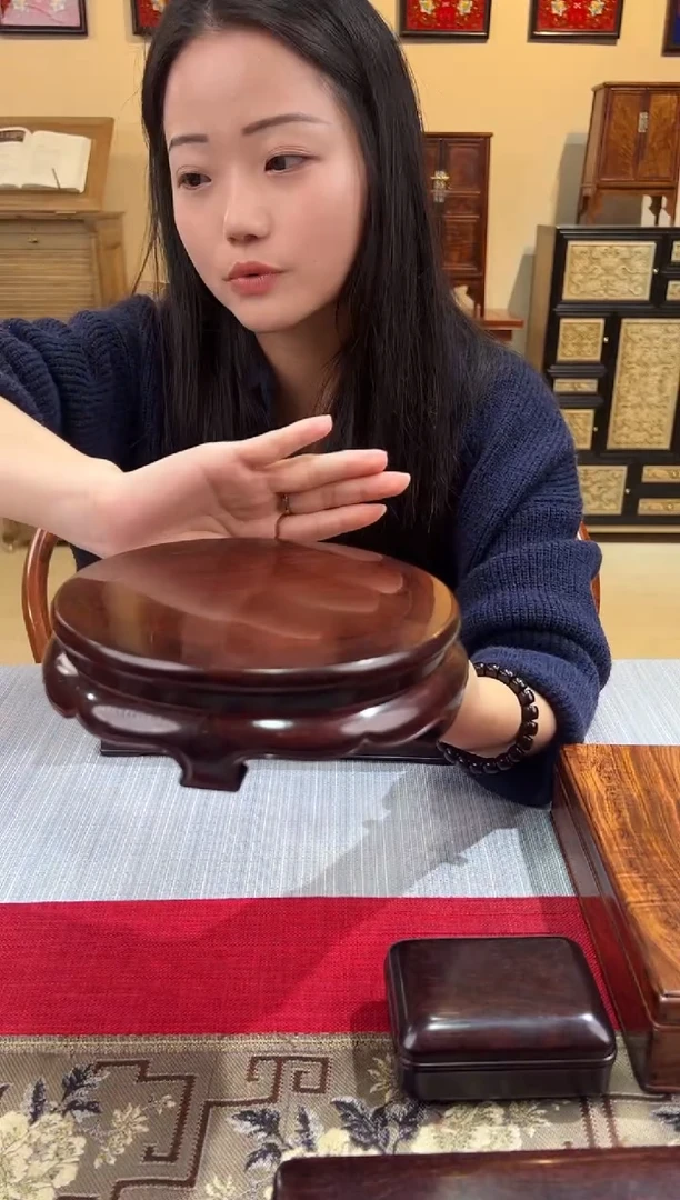 紫檀木类成套家具圆形底座