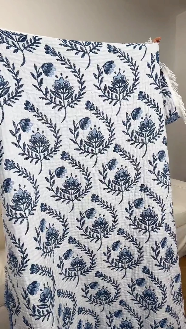 聚酯纤维水星冰蓝绣花流苏毯 128*178